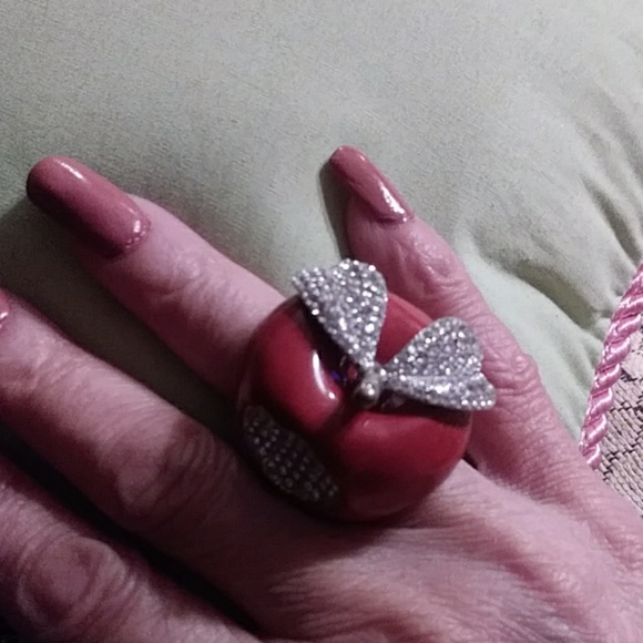 🍎CHUNKY ENAMELED RED APPLE RING🍎